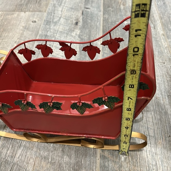 Vintage Christmas Santa sled with holly siding - Picture 13 of 14